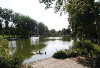 CHARMING APARTMENT WITH THE PRIVATE GARDEN has Balcony rooms