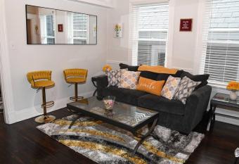 Apt - Columbia Tusculum - Patio(2) allows 18 year olds to book a room