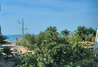 Face estacade, studio 4 personnes vue mer has Balcony rooms