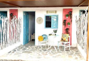 Alisios HOT TUB sauna piscina y naturaleza allows 18 year olds to book a room