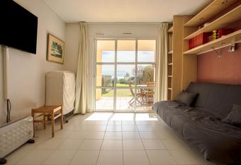 Cot   Jardin, Villa de Cap Esterel has Smoking rooms