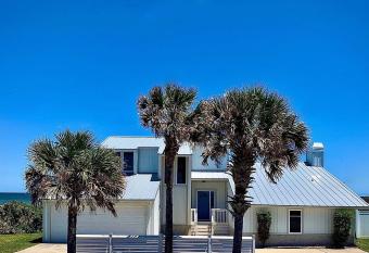 Sandy Toes has Balcony rooms