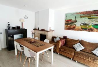 Apartamento acogedor cerca de la playa y puerto. allows 18 year olds to book a room