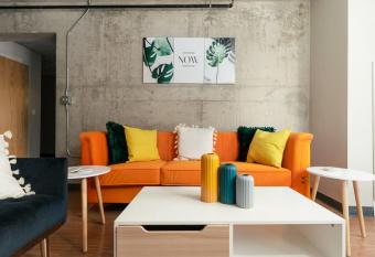 Affordable 2-Bedroom on Wabash has Balcony rooms