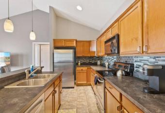 Cozy 2B2B Condo Downtown INDY has Balcony rooms