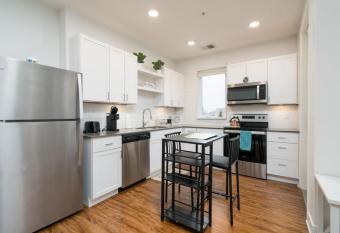 Cozy 2-Bedroom Fountain Square Indy has Balcony rooms