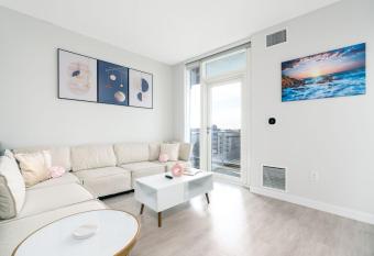 Luxurious High Rise Downtown has Balcony rooms