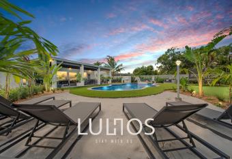 Deluxe house heated pool L09 has Balcony rooms