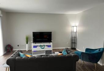 Lovely 1BR - WFH equipped has Balcony rooms