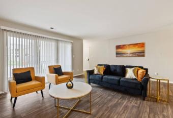 Lovely 1-Bedroom in Carmel has Balcony rooms