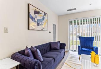 Home Away From Home Dearborn Heated Pool has Balcony rooms