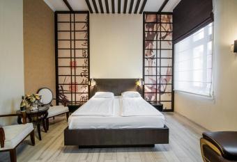 Apartamente La Teatru Asia allows 18 year olds to book a room
