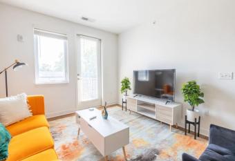 Modern Upscale 1BR Fountain Square has Balcony rooms