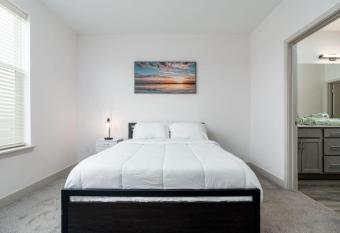 Lovely Private 1-bedroom Unit has Balcony rooms