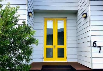 The Yellow Door has Balcony rooms