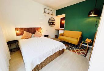 Eilat charming & cozy Studio allows 18 year olds to book a room