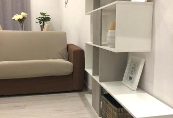 Gioielli House Apartment allows 18 year olds to book a room