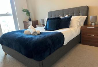 Luxury Corner Apartment, Balcony w Scenic Views has Balcony rooms