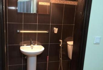 Mini studio splendide    Ngor has rooms with a private hot tub