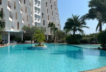 Sea sand and sun has Balcony rooms
