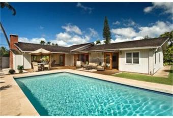 (null) has rooms with a private hot tub