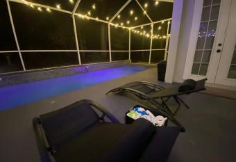 Hidden GEM In The Heart of The City has Balcony rooms