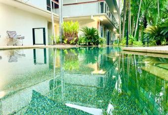 (null) allows 18 year olds to book a room