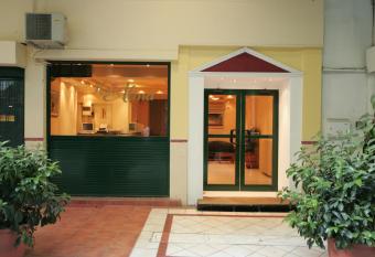 Alma has Smoking rooms