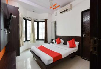 OYO Flagship 81002 Hotel Nandini allows 18 year olds to book a room