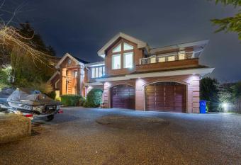 West Vancouver Ocean and City View king bedroom has rooms with a private hot tub