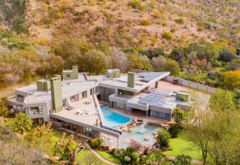 Bophirima Boutique Hotel has Balcony rooms