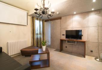 Petit Palace Tamarises allows 18 year olds to book a room