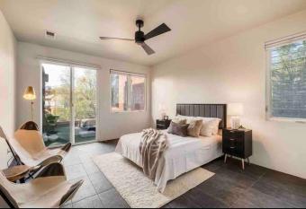 Downtown, Airport, Unm, Nob Hill,hospitals,stadium has Balcony rooms