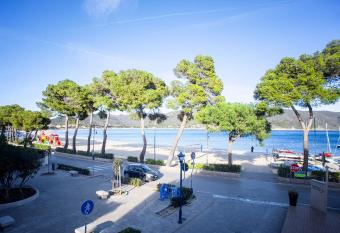 Vistamare Suite & Room allows 18 year olds to book a room