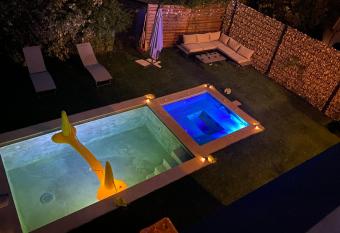 Luxury House Family   s has rooms with a private hot tub