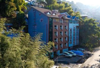 7 Mirror Gangtok has Smoking rooms