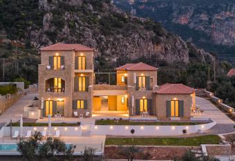 Ips   Kardamyli has Balcony rooms