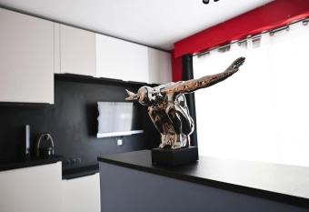 Studio Moderne    Tours allows 18 year olds to book a room