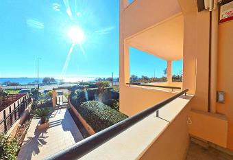 Lagonissi Seaside mansion has Balcony rooms