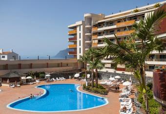 M&R Apartamento Balcon de Los Gigantes allows 18 year olds to book a room