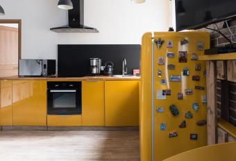 Charming one-of-a-kind apartment. allows 18 year olds to book a room