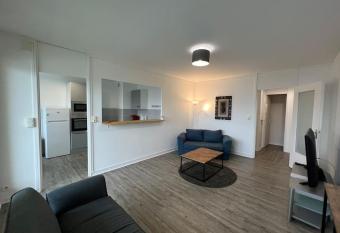 Lumineux 3 pi  ces de 70 m2 avec balcon terrasse et parking en s/sol has Balcony rooms