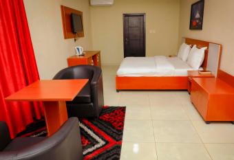 Sounders Suites has Smoking/Balcony rooms