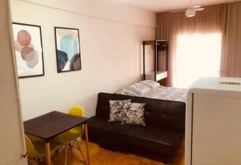 kit net take it easy has Smoking/Balcony rooms