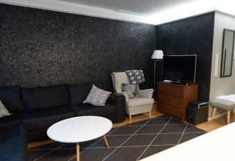 Tyylik  s City-huoneisto allows 18 year olds to book a room