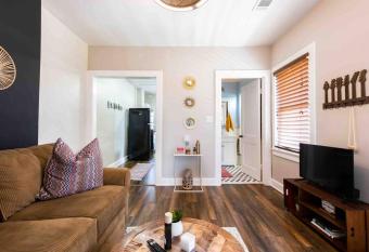 NULU 1 Bedroom Apartment With Deck has Balcony rooms