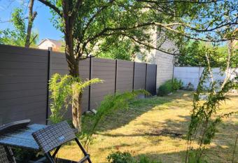 Studio, pas de collocation possible allows 18 year olds to book a room