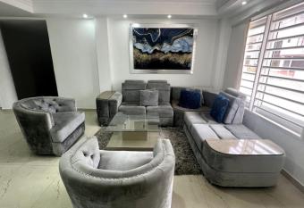 El Ingenio CASA Cali 7 bdrm,Pool, Jacuzzi,Sauna,AC in all Room,250 Wifi has Smoking/Balcony rooms