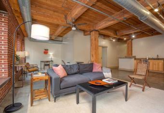 Spacious Fully Equipped Downtown 2BR 2BA - 5min to Arch has Balcony rooms