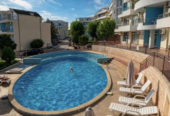 Holidays apartment Sunset Kosharitsa Sunny Beach allows 18 year olds to book a room